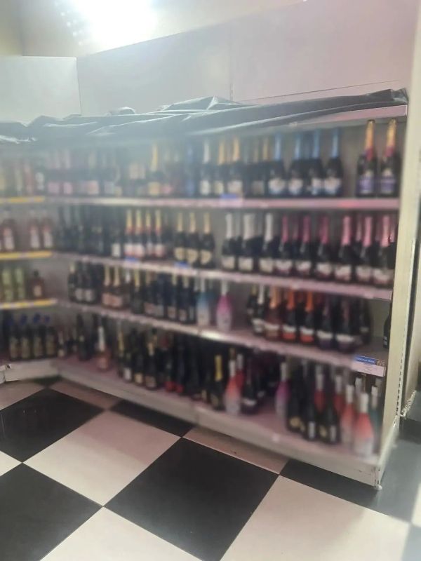 В Нерюнгри полицейские уличили местного предпринимателя в продаже крепких алкогольных напитков без лицензии В Нерюнгри полицейские уличили местного предпринимателя в продаже крепких алкогольных напитков без лицензии