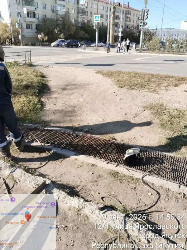 На улице Ярославского обезопасили ливнёвку, в которой застряла школьница