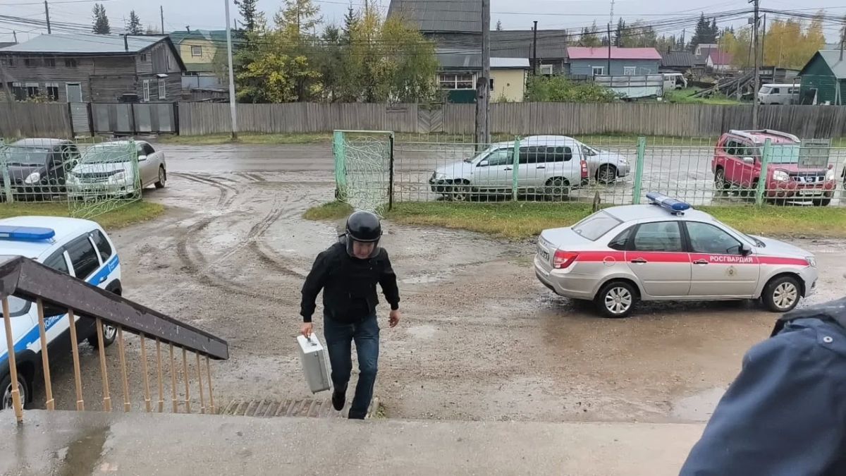 9 сентября Сунтарская ТИК совместно с сотрудниками ОМВД, Росгвардии, МЧС провела антитеррористические учения (тренировку) 9 сентября Сунтарская ТИК совместно с сотрудниками ОМВД, Росгвардии, МЧС провела антитеррористические учения (тренировку)