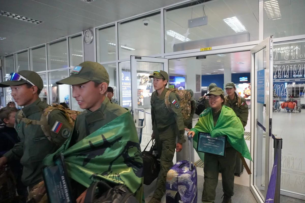 Отряд «ВОИН ОТВАГА» с победой встретили в аэропорту Якутска Отряд «ВОИН ОТВАГА» с победой встретили в аэропорту Якутска