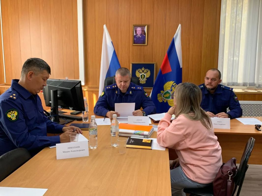 Прокурор Республики Саха (Якутия) Сергей Дябкин провел личный прием граждан и предпринимателей в Амгинском районе Прокурор Республики Саха (Якутия) Сергей Дябкин провел личный прием граждан и предпринимателей в Амгинском районе