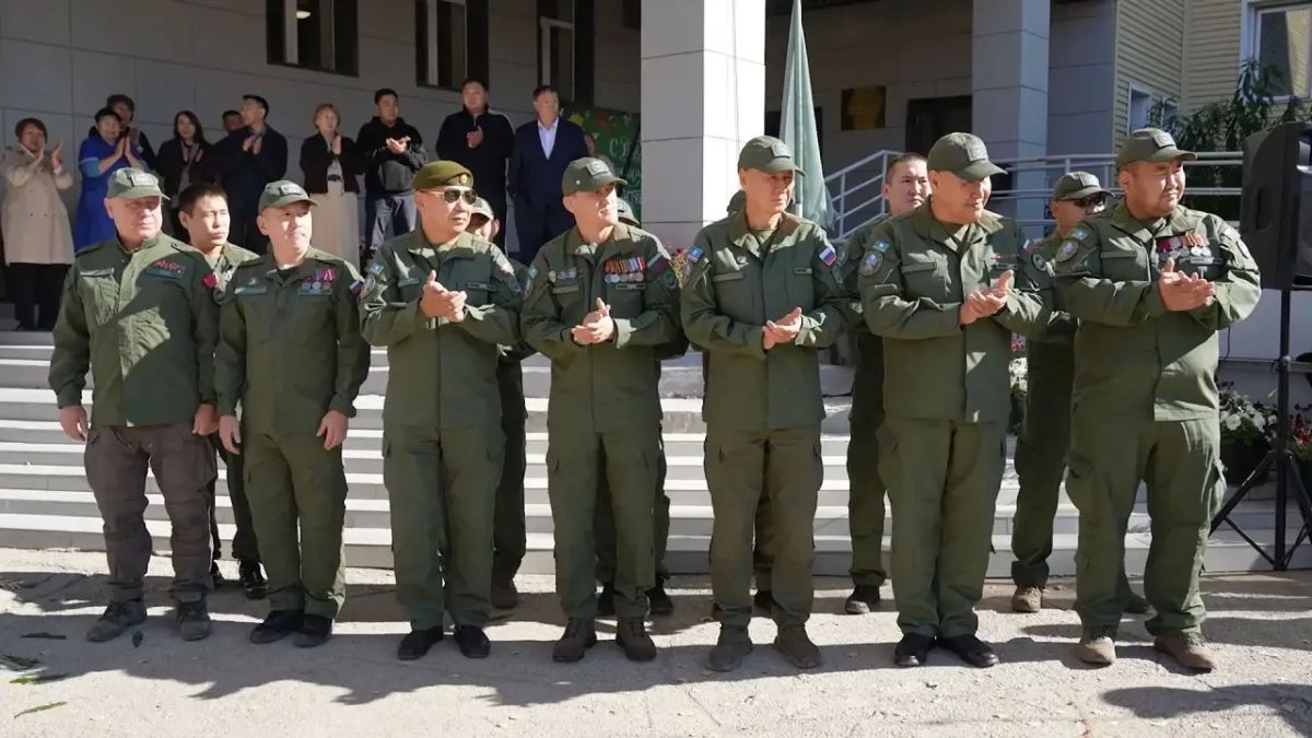 В Хатасской школе имени И.Н. Притузова прошла встреча с настоящими патриотами В Хатасской школе имени И.Н. Притузова прошла встреча с настоящими патриотами