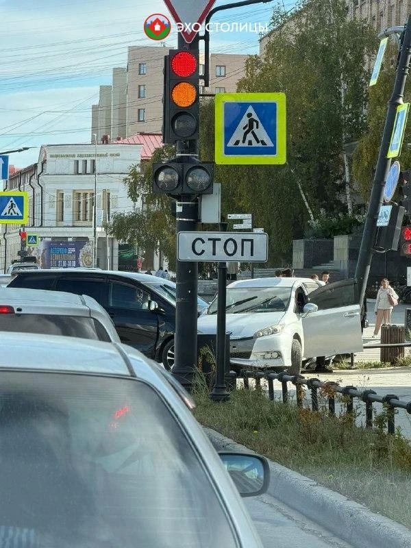 Фотофакт: ДТП в центре Якутска Фотофакт: ДТП в центре Якутска