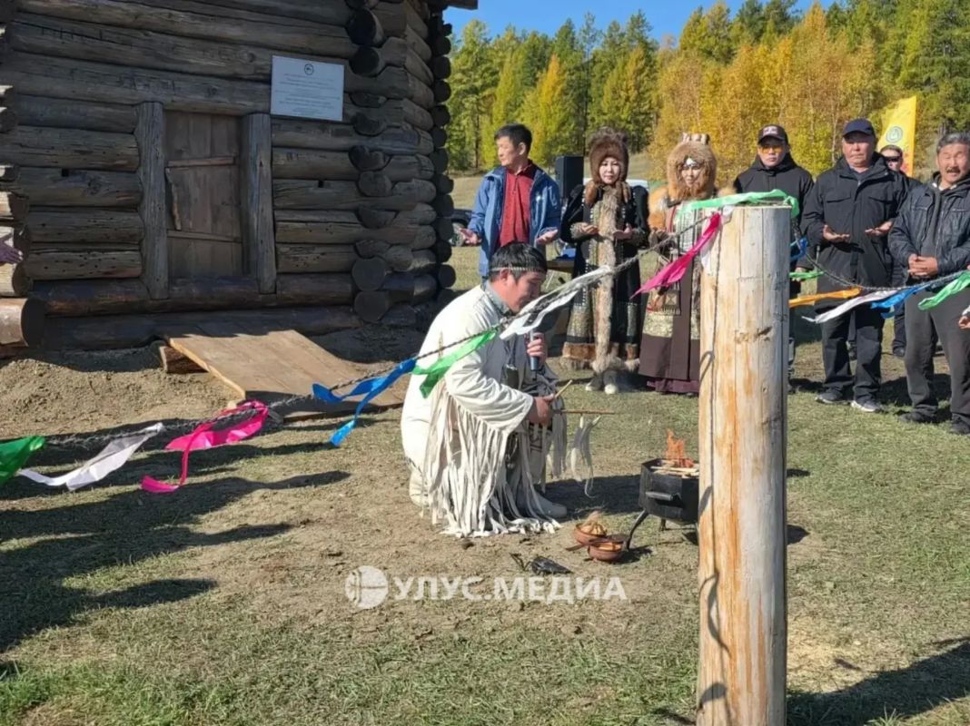 В аласе Бадымты открыли уникальный восьмигранный дом Баай Бакыыа — убежище от Манчаары В аласе Бадымты открыли уникальный восьмигранный дом Баай Бакыыа — убежище от Манчаары