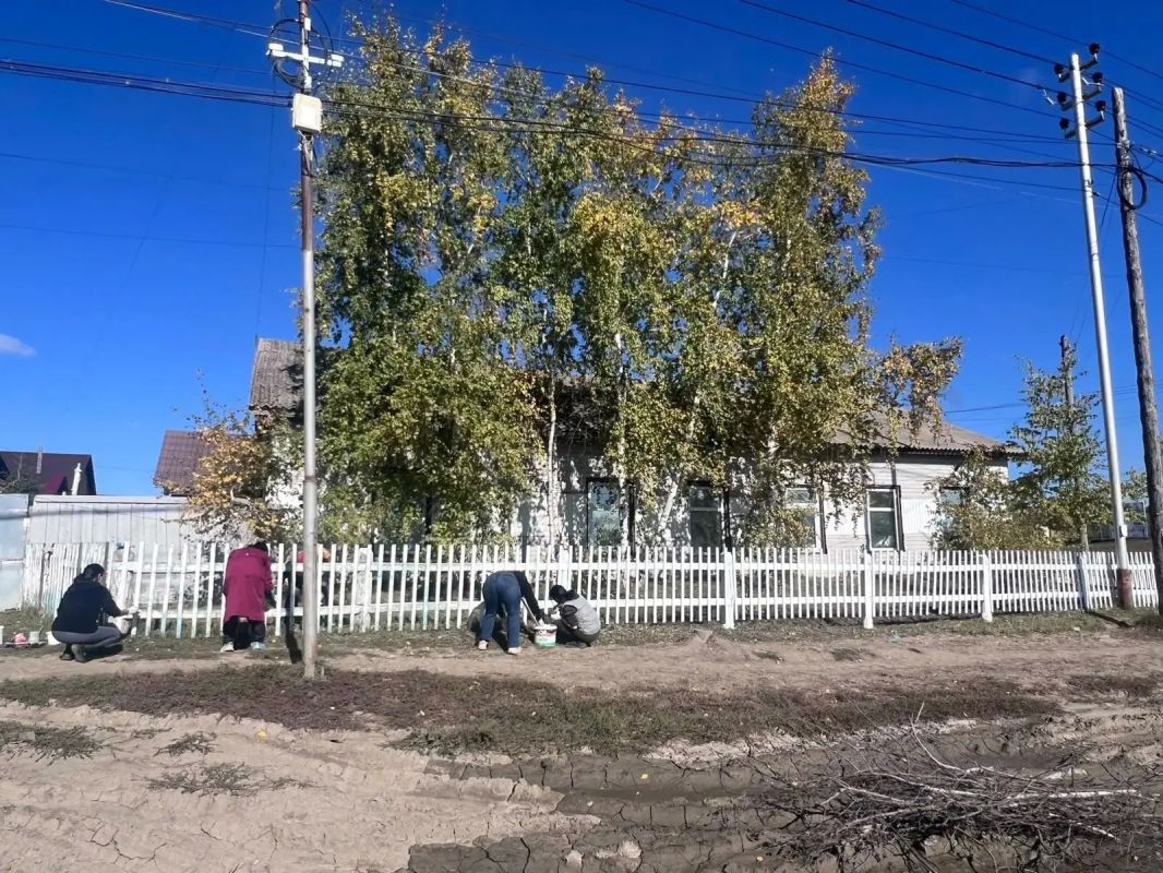 Осенний субботник в Чурапчинском районе: наводим порядок вместе! В эти погожие осенние дни сотрудники ГБУ "УВсВИЛ Чурапчинского района" приняли участие во всероссийской акции по благоустройству территорий Осенний субботник в Чурапчинском районе: наводим порядок вместе! В эти погожие осенние дни сотрудники ГБУ "УВсВИЛ Чурапчинского района" приняли участие во всероссийской акции по благоустройству территорий