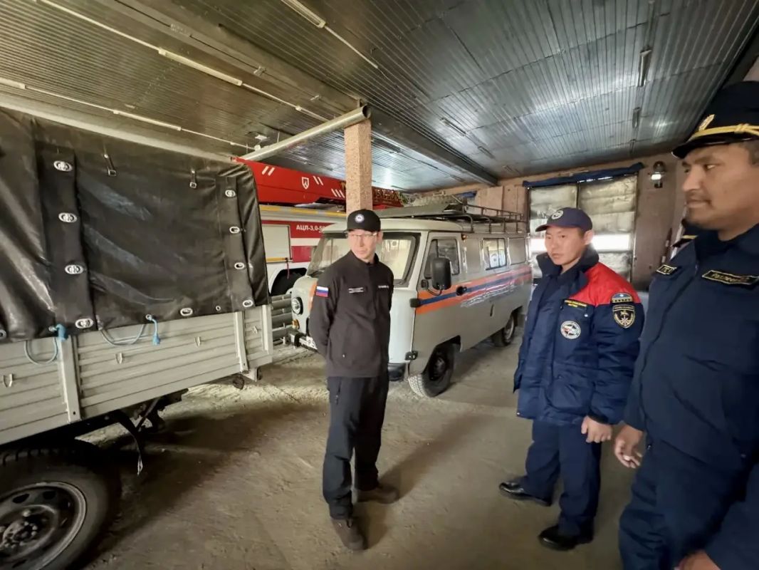 Особое внимание в рамках рабочей поездки уделили теме безопасности в Таттинском улусе Особое внимание в рамках рабочей поездки уделили теме безопасности в Таттинском улусе
