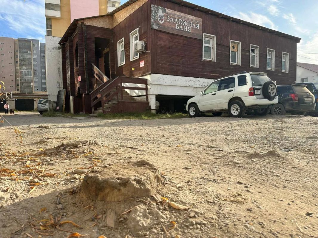На мою статью о растущих из-под асфальта в городе пнях откликнулся Макс-канал «Якутск400» На мою статью о растущих из-под асфальта в городе пнях откликнулся Макс-канал «Якутск400»