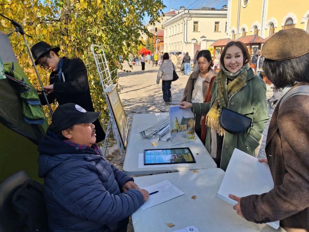 В Старом городе начался первый городской пленэр В Старом городе начался первый городской пленэр