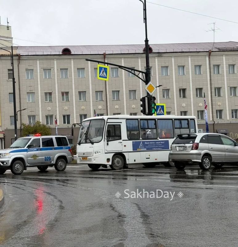 Перекрыли проспект. #дляsakhaday