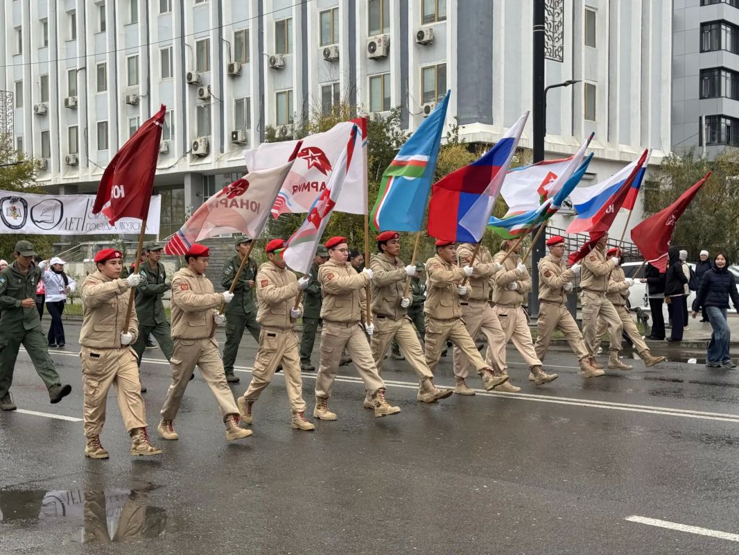 Система образования Якутска присоединилась к праздничному шествию «Моя профессия — моя жизнь» Сегодня, 13 сентября, в Якутске прошло праздничное шествие трудовых коллективов «Моя профессия — моя жизнь», приуроченное к Дню... Система образования Якутска присоединилась к праздничному шествию «Моя профессия — моя жизнь» Сегодня, 13 сентября, в Якутске прошло праздничное шествие трудовых коллективов «Моя профессия — моя жизнь», приуроченное к Дню...