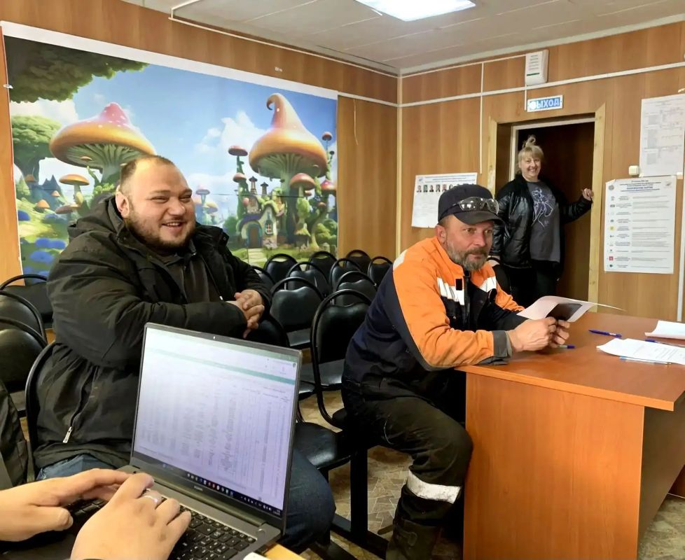 Голосуют старатели Усть-Маи Голосуют старатели Усть-Маи