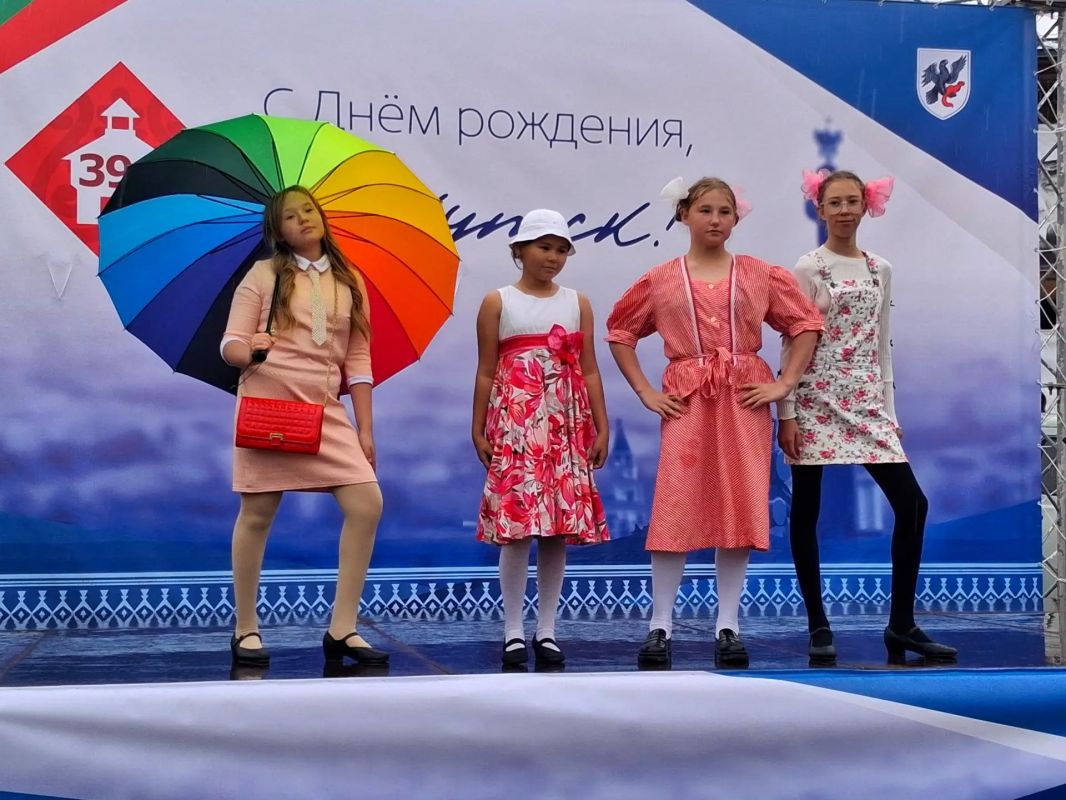 В Старом городе проходит конкурс "Ретро-Якутск" - конкурс на лучший образ горожанина разных годов В Старом городе проходит конкурс "Ретро-Якутск" - конкурс на лучший образ горожанина разных годов