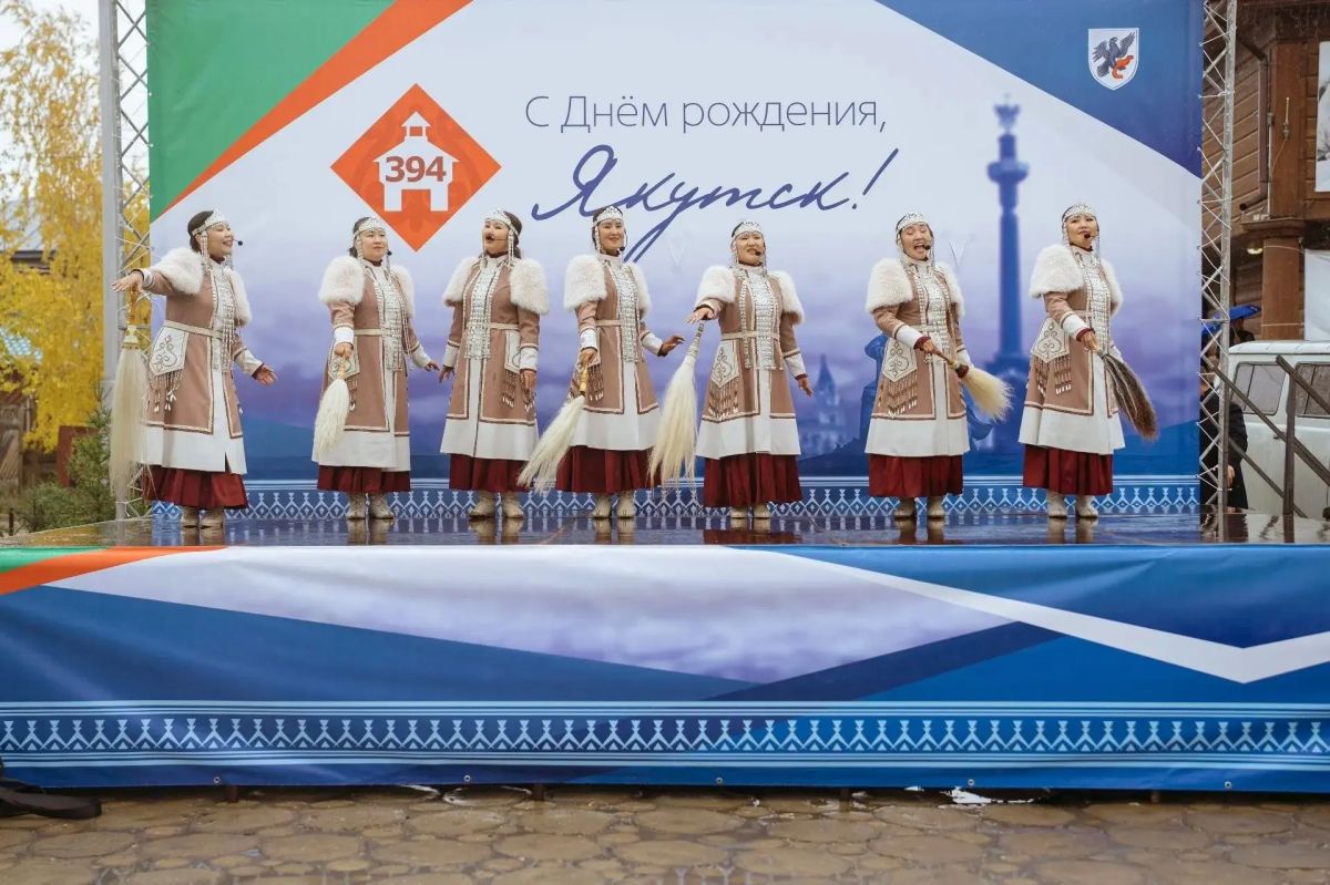Якутску - 394 лет: празднование Дня города началось у памятника основателю Петру Бекетову Якутску - 394 лет: празднование Дня города началось у памятника основателю Петру Бекетову