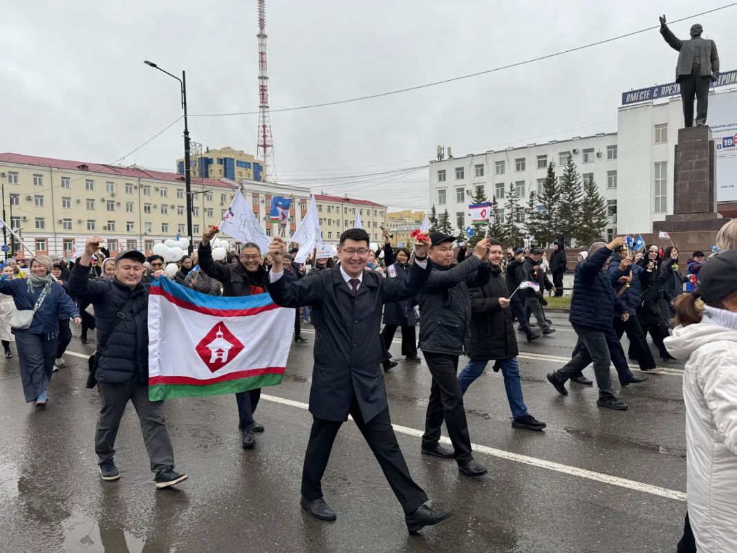 Система образования Якутска присоединилась к праздничному шествию «Моя профессия — моя жизнь» Сегодня, 13 сентября, в Якутске прошло праздничное шествие трудовых коллективов «Моя профессия — моя жизнь», приуроченное к Дню... Система образования Якутска присоединилась к праздничному шествию «Моя профессия — моя жизнь» Сегодня, 13 сентября, в Якутске прошло праздничное шествие трудовых коллективов «Моя профессия — моя жизнь», приуроченное к Дню...