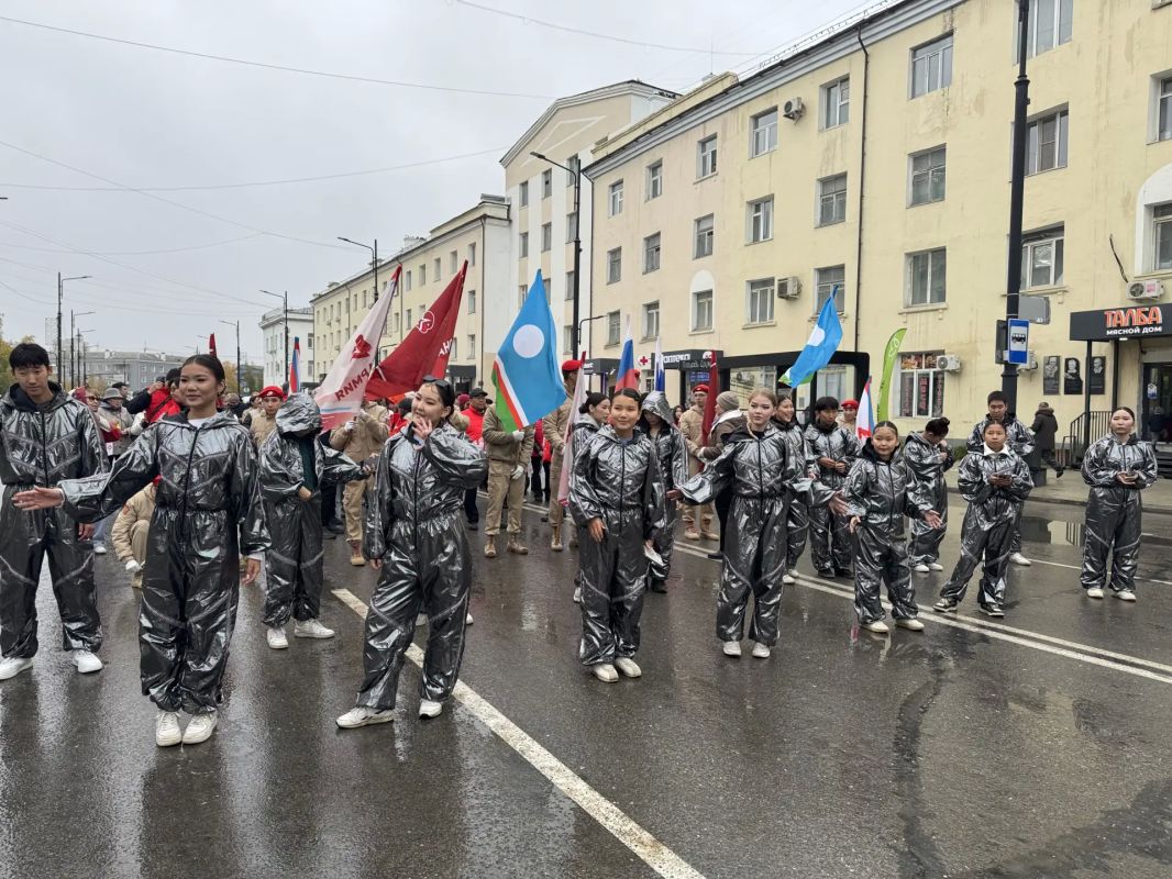 Система образования Якутска присоединилась к праздничному шествию «Моя профессия — моя жизнь» Сегодня, 13 сентября, в Якутске прошло праздничное шествие трудовых коллективов «Моя профессия — моя жизнь», приуроченное к Дню... Система образования Якутска присоединилась к праздничному шествию «Моя профессия — моя жизнь» Сегодня, 13 сентября, в Якутске прошло праздничное шествие трудовых коллективов «Моя профессия — моя жизнь», приуроченное к Дню...