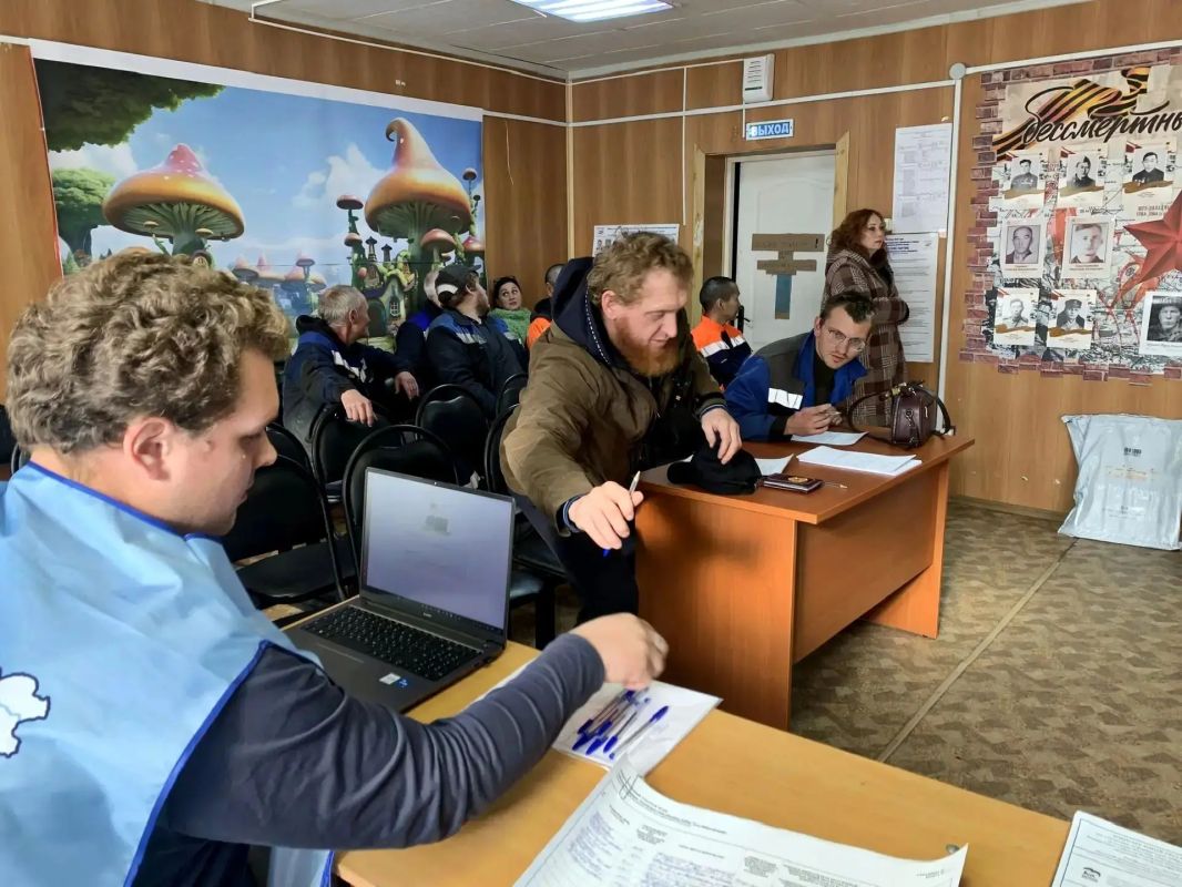 Голосуют старатели Усть-Маи Голосуют старатели Усть-Маи