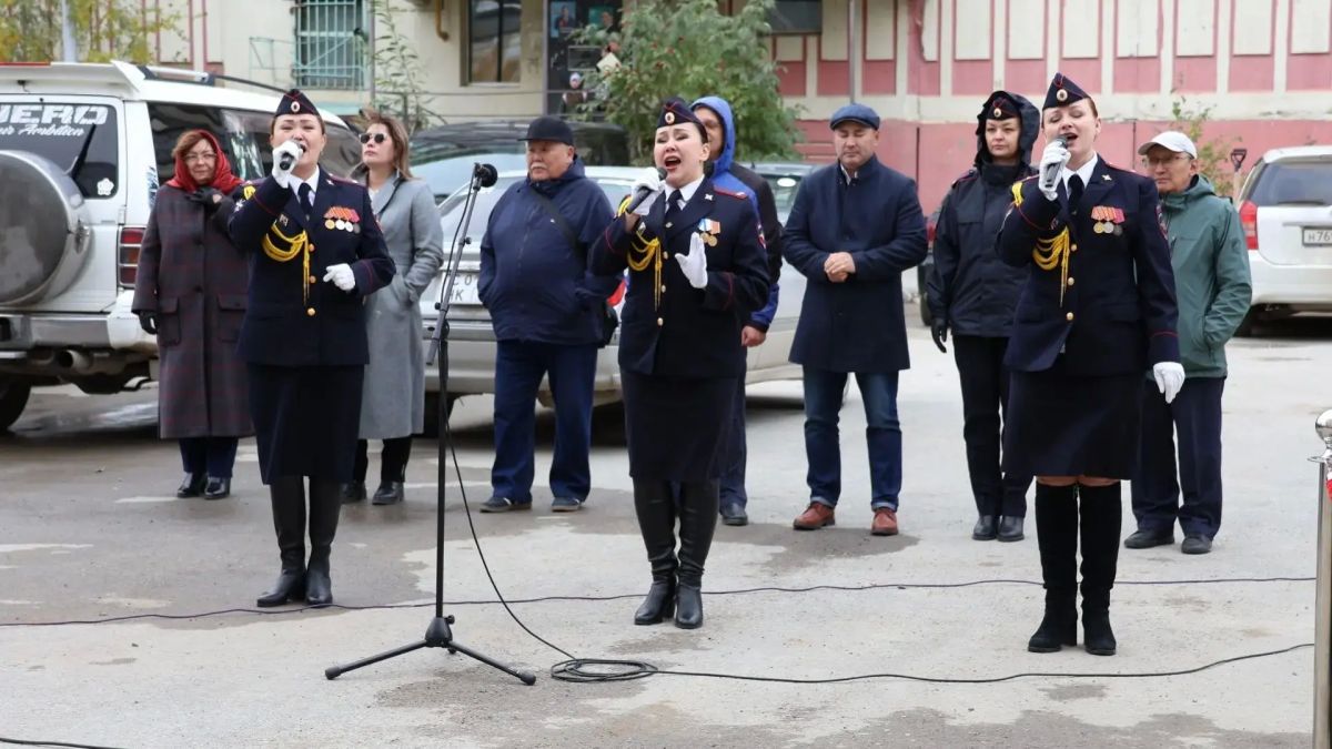 Руководство Министерства внутренних дел по Республике Саха (Якутия) поздравило ветерана Великой Отечественной войны и органов внутренних дел Семена Колтовского со 104-летием Руководство Министерства внутренних дел по Республике Саха (Якутия) поздравило ветерана Великой Отечественной войны и органов внутренних дел Семена Колтовского со 104-летием