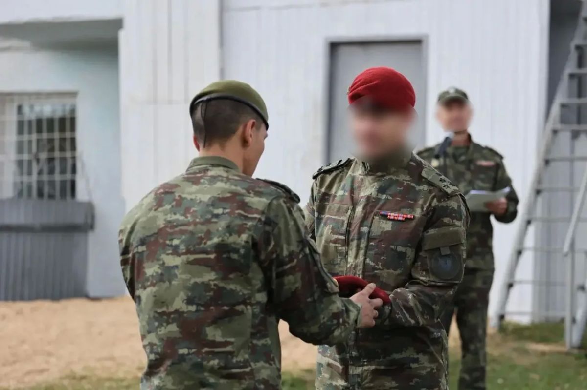 Сотрудник отдела специального назначения УФСИН «Белый медведь» удостоен почетного права ношения крапового берета Сотрудник отдела специального назначения УФСИН «Белый медведь» удостоен почетного права ношения крапового берета