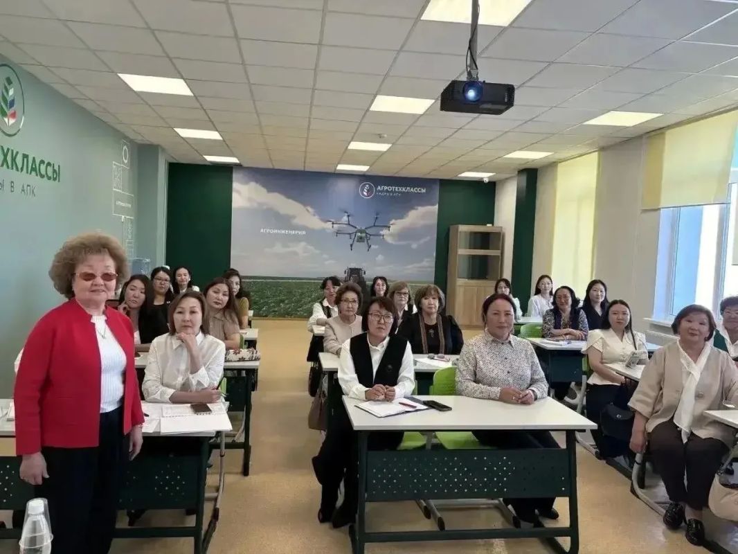В эти дни профессорско-преподавательский состав сотрудников Института развития образования и повышения квалификации имени С.Н. Донского-II принимал участие в сентябрьских совещаниях педагогической общественности в Горном... В эти дни профессорско-преподавательский состав сотрудников Института развития образования и повышения квалификации имени С.Н. Донского-II принимал участие в сентябрьских совещаниях педагогической общественности в Горном...