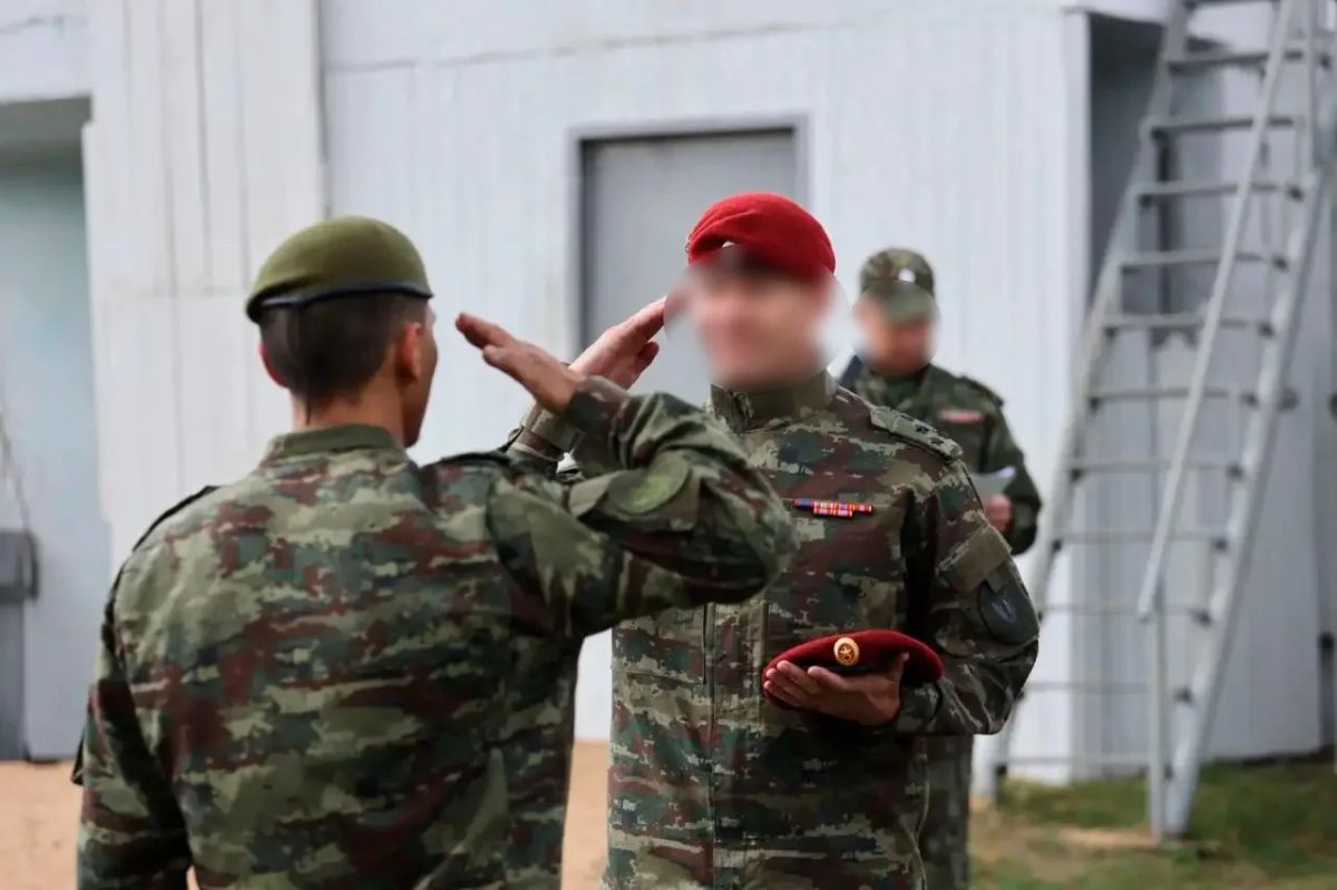 Сотрудник отдела специального назначения УФСИН «Белый медведь» удостоен почетного права ношения крапового берета Сотрудник отдела специального назначения УФСИН «Белый медведь» удостоен почетного права ношения крапового берета