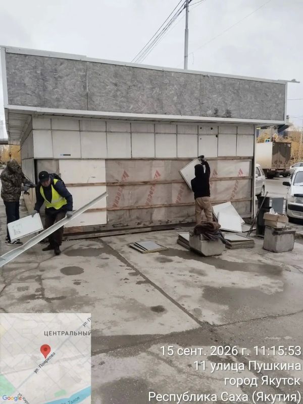 Фотофакт: на ул. Пояркова начали демонтаж заброшенного киоска Фотофакт: на ул. Пояркова начали демонтаж заброшенного киоска