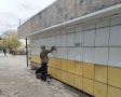 Фотофакт: на ул. Пояркова начали демонтаж заброшенного киоска