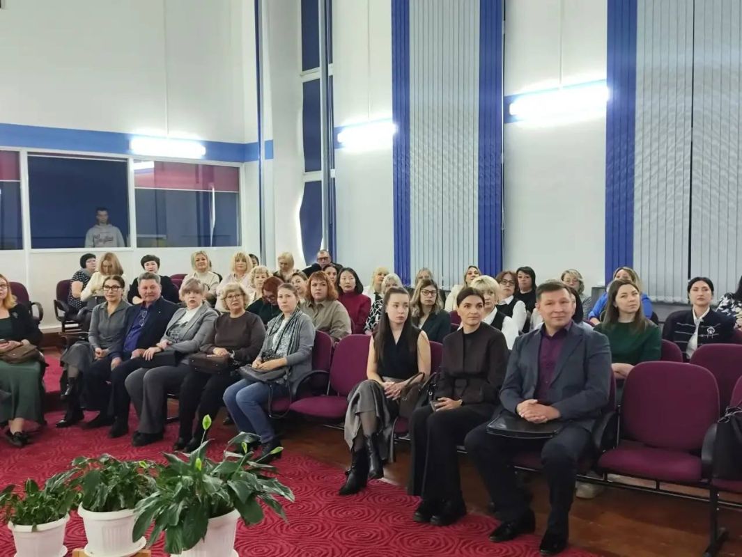 В рамках визита в Нерюнгринский район министр здравоохранения Лена Афанасьева приняла участие в открытии стратегической сессии работников образования «Образование: траектория роста» В рамках визита в Нерюнгринский район министр здравоохранения Лена Афанасьева приняла участие в открытии стратегической сессии работников образования «Образование: траектория роста»