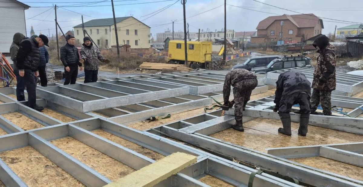 СРЕДНЕКОЛЫМСК. В городе появится новый центр занятости На площадке будущего центра занятости уже готовят стеновые конструкции для монтажа