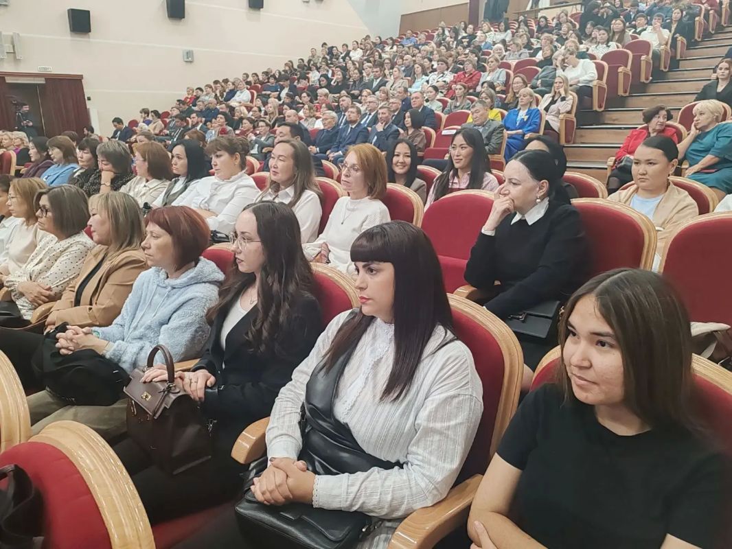Рабочий день в столице алмазного края прошел под впечатлением двух важных событий, в которых приняла участие Рабочий день в столице алмазного края прошел под впечатлением двух важных событий, в которых приняла участие