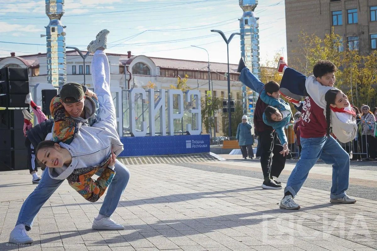 Театральный сезон в Якутии открыли большим совместным представлением Театральный сезон в Якутии открыли большим совместным представлением