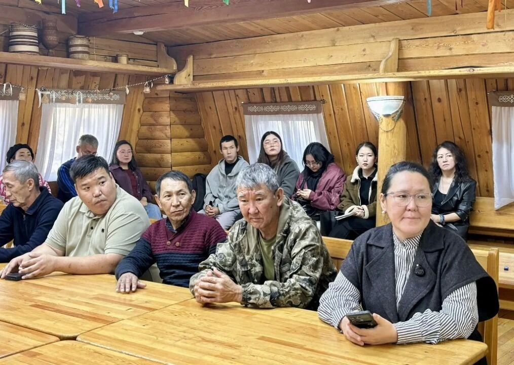 Чороон дьи суолтата туохханый: Дьокуускайга трт уус-уран ооуктары йэтитии тула сээргэстилэр Чороон дьи суолтата туохханый: Дьокуускайга трт уус-уран ооуктары йэтитии тула сээргэстилэр