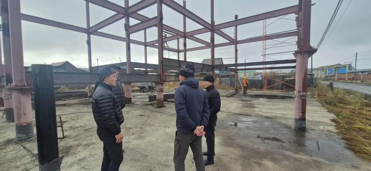 СРЕДНЕКОЛЫМСК. Дом для специалистов В Среднеколымске продолжается строительство двухэтажного восьмиквартирного дома для специалистов