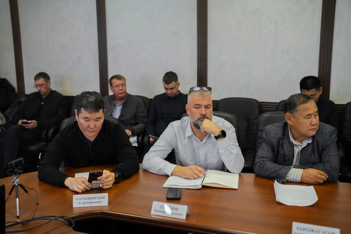Провели совместное совещание с главой Якутска Дмитрием Дмитриевичем Садовниковым по развитию образования города Провели совместное совещание с главой Якутска Дмитрием Дмитриевичем Садовниковым по развитию образования города