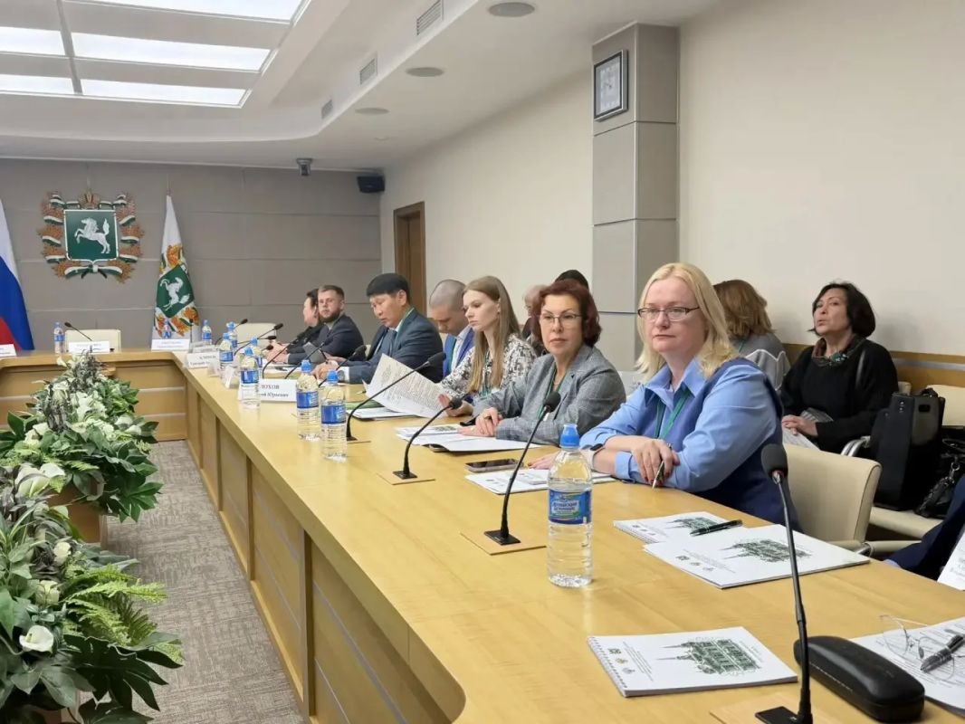 В Томске проходит семинар органов охраны культурного наследия Сибири и Дальнего Востока В Томске проходит семинар органов охраны культурного наследия Сибири и Дальнего Востока