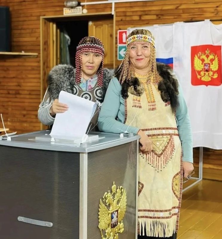 Мы разные, но мы едины. Когда избиратели приходят голосовать в национальных костюмах, атмосфера на избирательном участке становится особенно тёплой, радостной