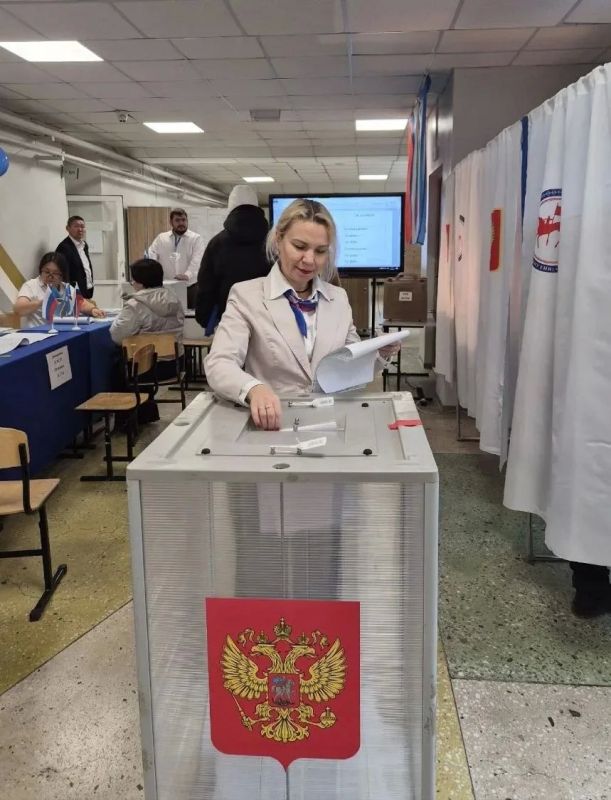 В первый день проведения выборов депутатов Государственной Думы РФ сотрудники Госкомцен РС(Я) сделали свой выбор В первый день проведения выборов депутатов Государственной Думы РФ сотрудники Госкомцен РС(Я) сделали свой выбор