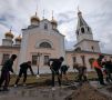 В Якутске очистили от десятков пней территорию Преображенского собора
