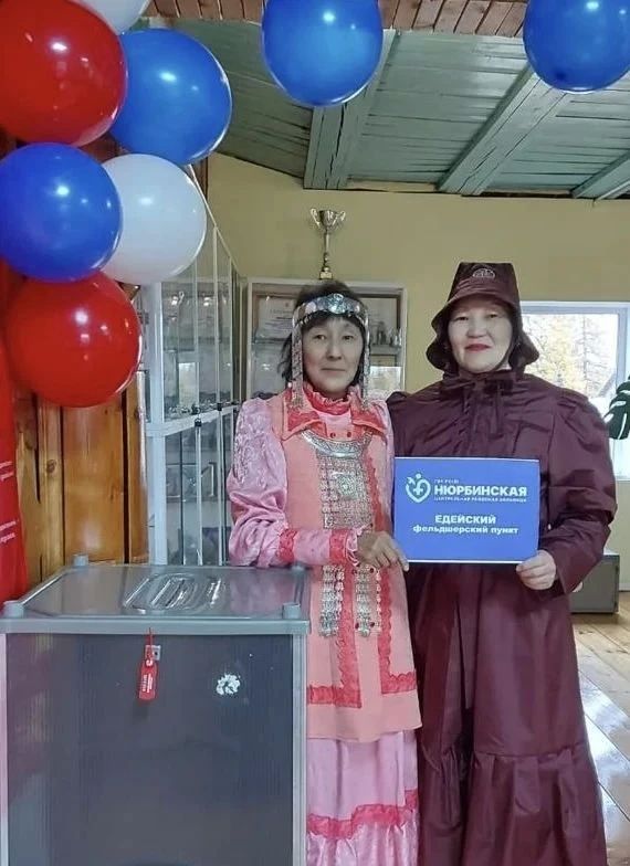Мы разные, но мы едины. Когда избиратели приходят голосовать в национальных костюмах, атмосфера на избирательном участке становится особенно тёплой, радостной Мы разные, но мы едины. Когда избиратели приходят голосовать в национальных костюмах, атмосфера на избирательном участке становится особенно тёплой, радостной