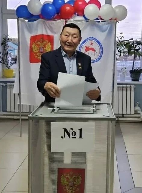 Герой Труда Владимир Михайлов отдал голос одним из первых