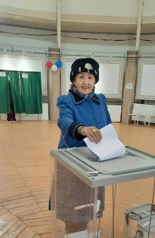 #БЫЫБАР2026. Дойдубут бэрэсидьиэнэ Владимир Путин биллэрбит норуоттар сомоолоууларын сылыгар гс Саха сирин олохтоохторо национальнай таастарынан кэлбиттэр #БЫЫБАР2026. Дойдубут бэрэсидьиэнэ Владимир Путин биллэрбит норуоттар сомоолоууларын сылыгар гс Саха сирин олохтоохторо национальнай таастарынан кэлбиттэр