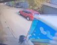 Мужика чуть не задавило грузовиком во дворе Ленина, 37 в Якутске