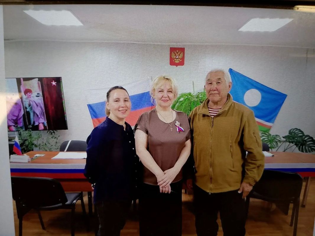 Главный спасатель Якутии, член Общественной палаты РС(Я) Геннадий Гаврильевич Алексеев будучи в командировке в поселке Солнечный Усть-Майского района посетил избирательный участок и проконтролировал ход выборов Главный спасатель Якутии, член Общественной палаты РС(Я) Геннадий Гаврильевич Алексеев будучи в командировке в поселке Солнечный Усть-Майского района посетил избирательный участок и проконтролировал ход выборов