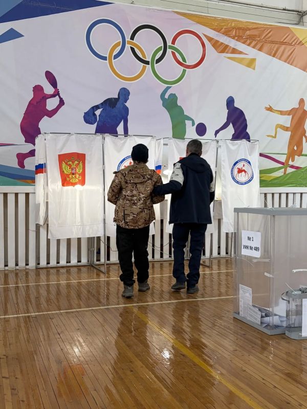 #выборы_2026. Мы, сегодня, 20 сентября, побывали в г. Среднеколымске на УИК489, удивились большому количеству избирателей и попросили дать комментарий председателю комиссии Сардане Бандеровой: "Да, мы тоже думали, что в... #выборы_2026. Мы, сегодня, 20 сентября, побывали в г. Среднеколымске на УИК489, удивились большому количеству избирателей и попросили дать комментарий председателю комиссии Сардане Бандеровой: "Да, мы тоже думали, что в...