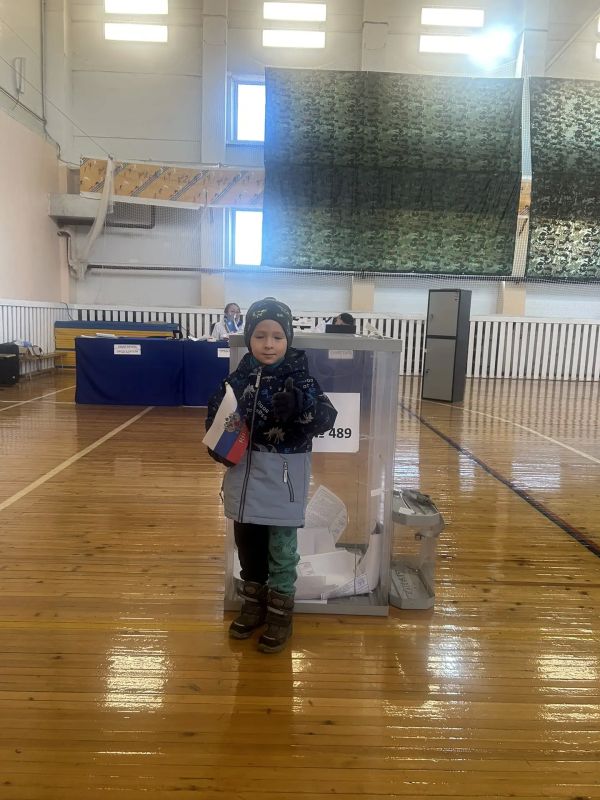 #выборы_2026. Мы, сегодня, 20 сентября, побывали в г. Среднеколымске на УИК489, удивились большому количеству избирателей и попросили дать комментарий председателю комиссии Сардане Бандеровой: "Да, мы тоже думали, что в... #выборы_2026. Мы, сегодня, 20 сентября, побывали в г. Среднеколымске на УИК489, удивились большому количеству избирателей и попросили дать комментарий председателю комиссии Сардане Бандеровой: "Да, мы тоже думали, что в...