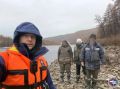 Спасатели утром нашли троих рыбаков, заблудившихся после опрокидывания лодок