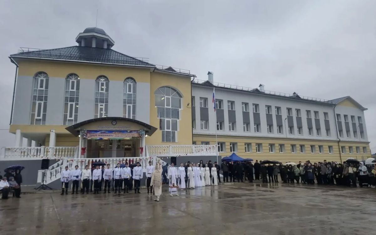 В Сунтаре открылся новый политехнический лицей-интернат на 450 мест