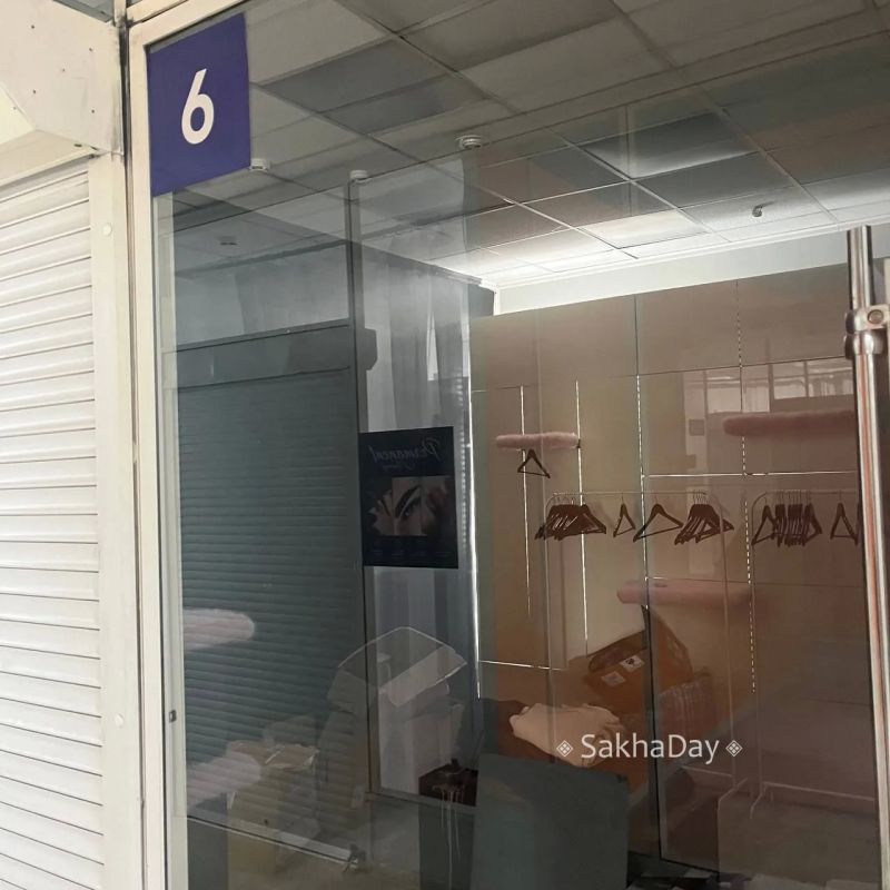 Кризис в Доме торговли. Нынче люди привыкли покупать вещи в маркетплейсах Кризис в Доме торговли. Нынче люди привыкли покупать вещи в маркетплейсах