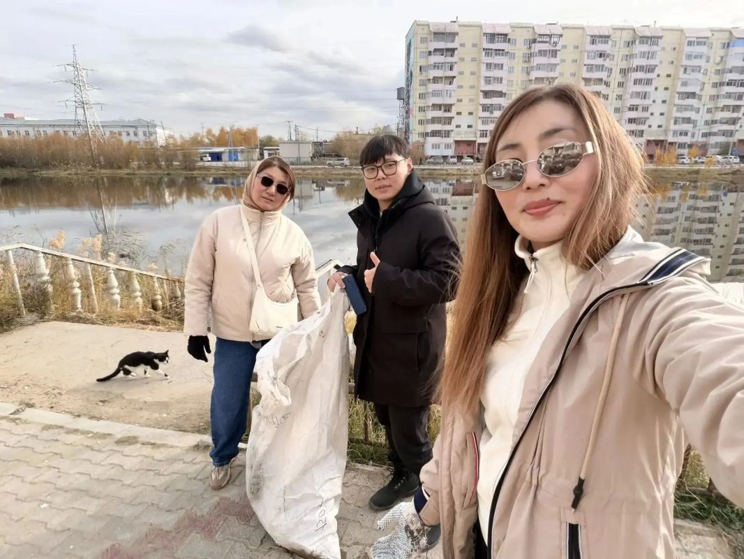 Управа провела субботник на берегу озера Щорса
