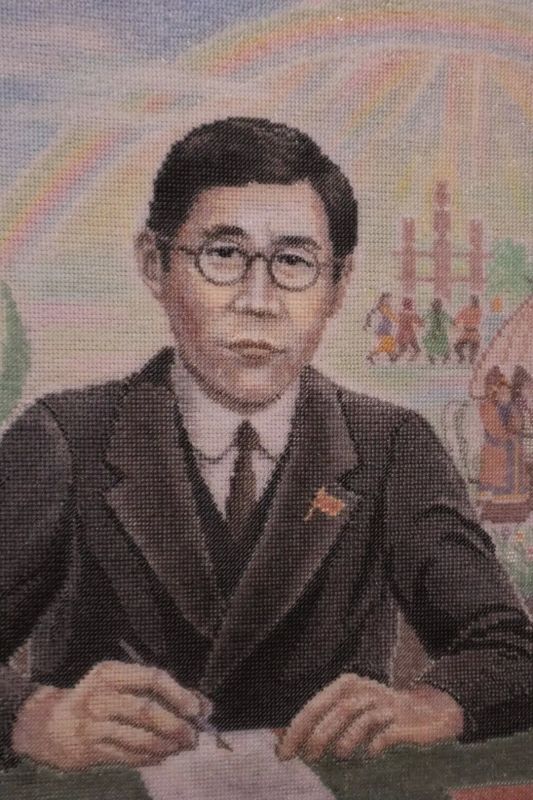 Картину из бисера Ульяны Нохсоровой, вошедшую в Книгу рекордов России, выставили в Якутске Картину из бисера Ульяны Нохсоровой, вошедшую в Книгу рекордов России, выставили в Якутске