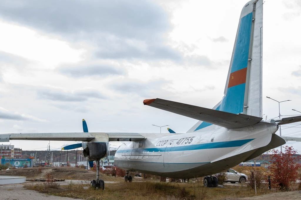 В Якутске обновили легендарные самолеты-памятники Ан-24 и Як-40 на площади «Ворота Якутска» В Якутске обновили легендарные самолеты-памятники Ан-24 и Як-40 на площади «Ворота Якутска»